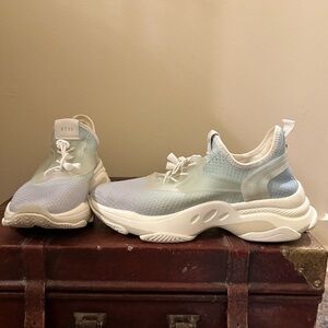 Steve Madden “Myles” Tennis Shoe, size 10, baby/Light blue